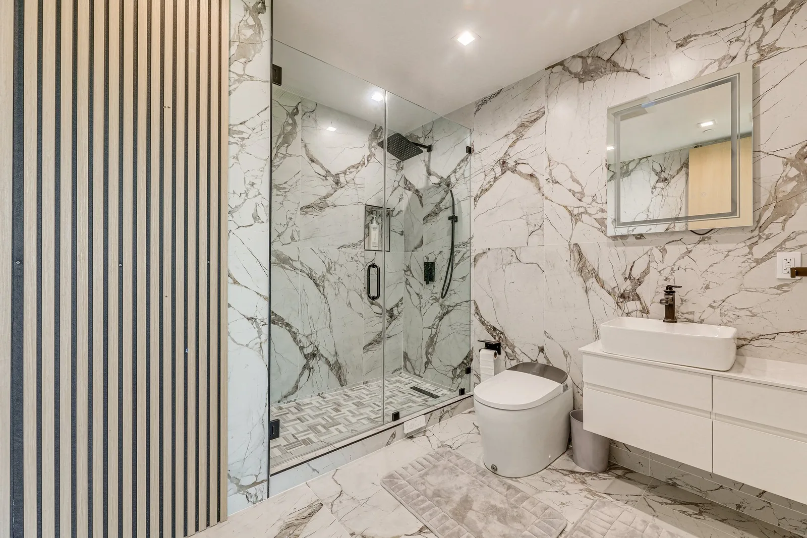 Slat-wall shower with basketweave floor
